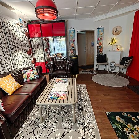 Relax & Recharge - A Unique Suite With A Touch Of Luxury - Hot Tub And Sauna Inspired Decor #Not A Real Sauna# Easy City Access - Direct Train 15 Min To City Helsinki Extérieur photo