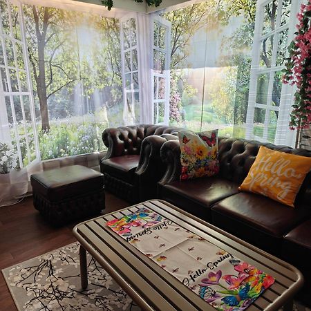 Relax & Recharge - A Unique Suite With A Touch Of Luxury - Hot Tub And Sauna Inspired Decor #Not A Real Sauna# Easy City Access - Direct Train 15 Min To City Helsinki Extérieur photo