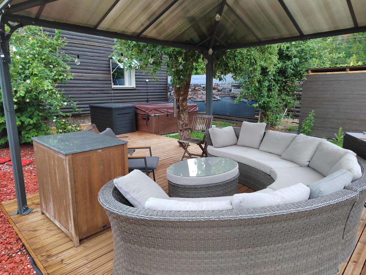 Relax & Recharge - A Unique Suite With A Touch Of Luxury - Hot Tub And Sauna Inspired Decor #Not A Real Sauna# Easy City Access - Direct Train 15 Min To City Helsinki Extérieur photo