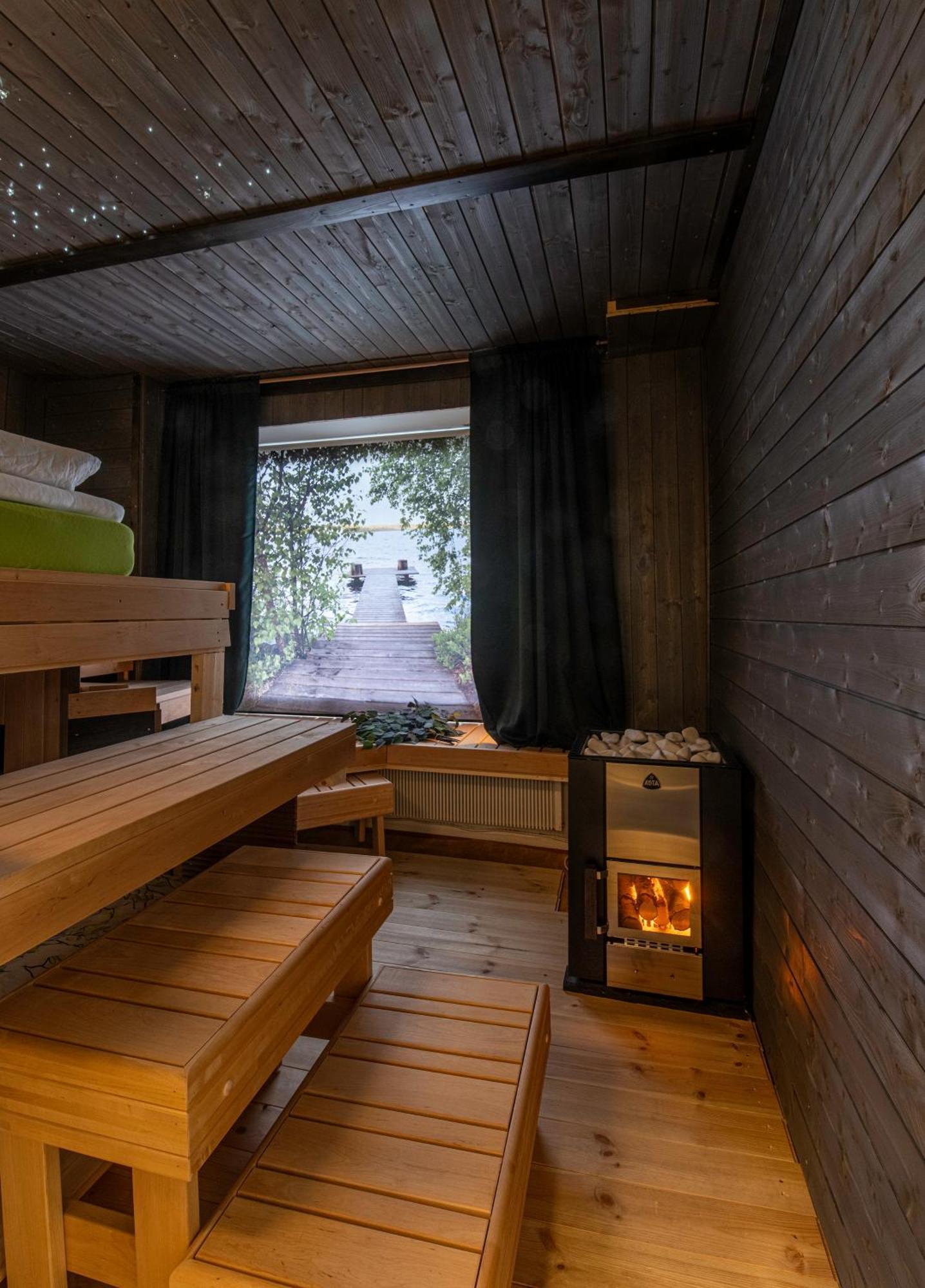 Relax & Recharge - A Unique Suite With A Touch Of Luxury - Hot Tub And Sauna Inspired Decor #Not A Real Sauna# Easy City Access - Direct Train 15 Min To City Helsinki Extérieur photo
