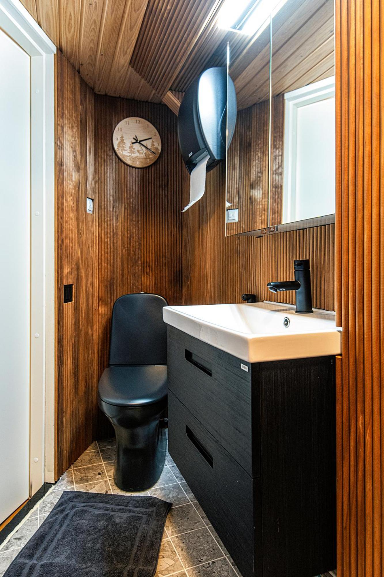 Relax & Recharge - A Unique Suite With A Touch Of Luxury - Hot Tub And Sauna Inspired Decor #Not A Real Sauna# Easy City Access - Direct Train 15 Min To City Helsinki Extérieur photo