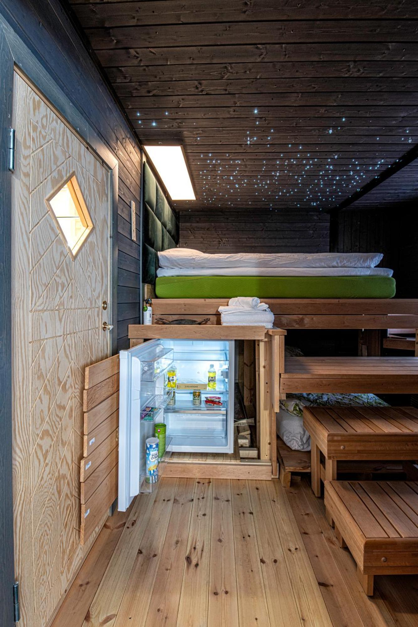 Relax & Recharge - A Unique Suite With A Touch Of Luxury - Hot Tub And Sauna Inspired Decor #Not A Real Sauna# Easy City Access - Direct Train 15 Min To City Helsinki Extérieur photo
